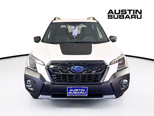Crystal White Pearl 2025 Subaru Forester Wilderness
