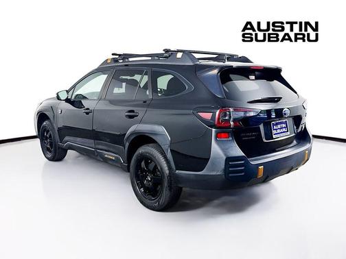 Crystal Black Silica 2022 Subaru Outback Wilderness