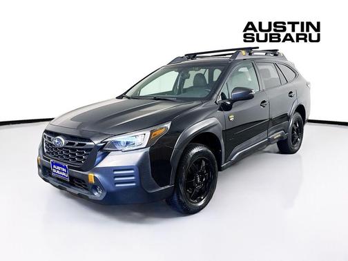 Crystal Black Silica 2022 Subaru Outback Wilderness