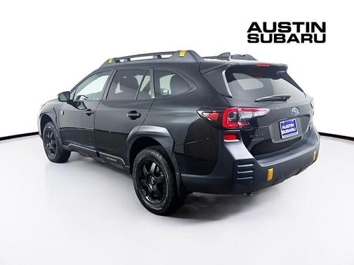 Crystal Black Silica 2023 Subaru Outback Wilderness