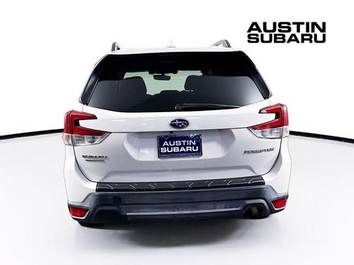 Crystal White Pearl 2019 Subaru Forester Premium