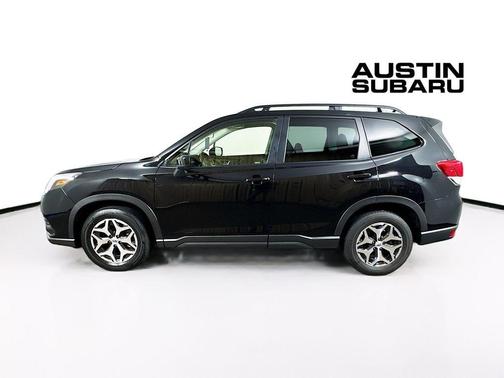 Crystal Black Silica 2023 Subaru Forester Premium