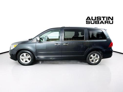 2011 Volkswagen Routan SEL Premium