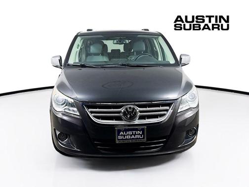 2011 Volkswagen Routan SEL Premium