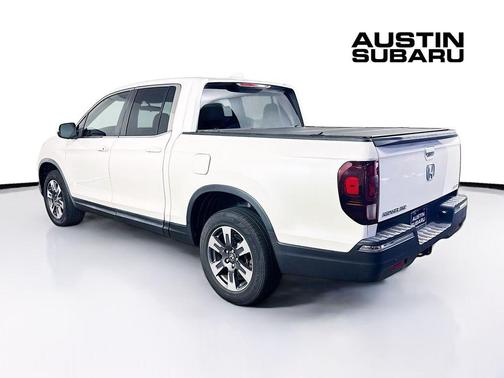 White 2018 Honda Ridgeline RTL