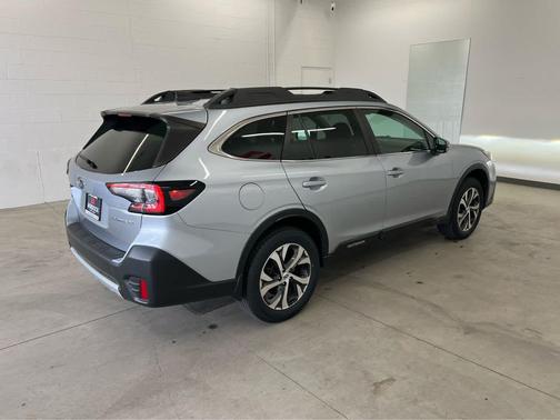 Ice Silver Metallic 2022 Subaru Outback Limited