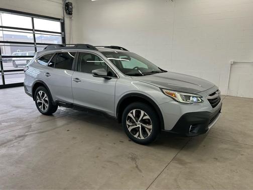 Ice Silver Metallic 2022 Subaru Outback Limited