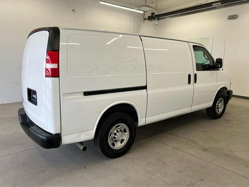 Summit White 2020 Chevrolet Express 2500 RWD 2500 Regular Wheelbase WT