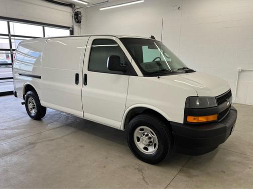 Summit White 2020 Chevrolet Express 2500 RWD 2500 Regular Wheelbase WT