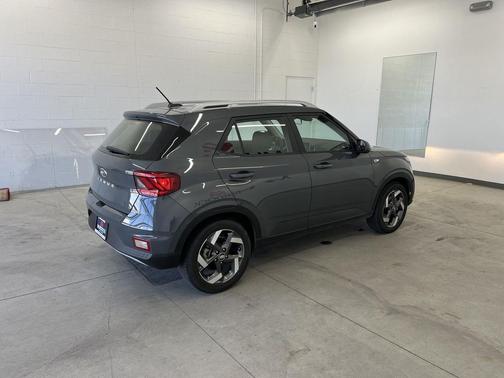 Ecotronic Gray 2025 Hyundai VENUE SEL