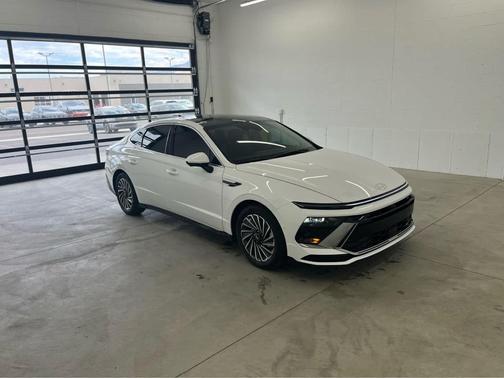2025 Hyundai SONATA Hybrid Limited