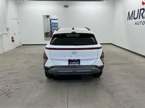 Atlas White 2026 Hyundai KONA SEL Premium