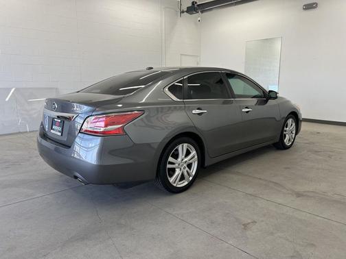 Gun Metallic 2015 Nissan Altima 3.5 SL