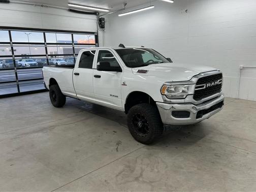 2022 RAM 3500 Tradesman Crew Cab 4x4 8' Box