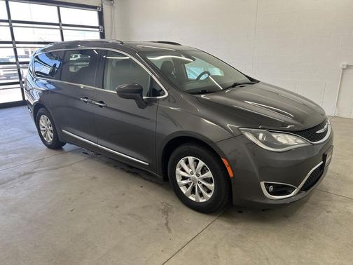 Granite Crystal Metallic Clearcoat 2019 Chrysler Pacifica Touring L