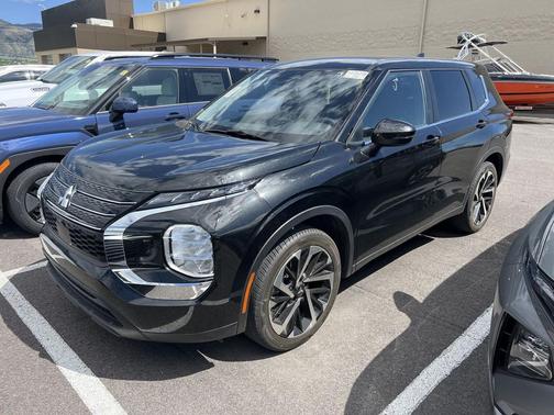 Black Diamond 2022 Mitsubishi Outlander ES S-AWC