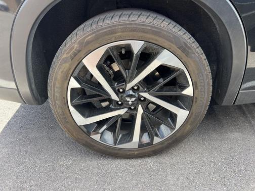 Black Diamond 2022 Mitsubishi Outlander ES S-AWC