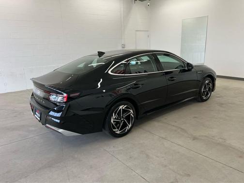 Abyss Black 2026 Hyundai SONATA SEL