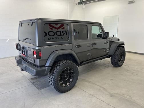 Granite Crystal Metallic Clearcoat 2019 Jeep Wrangler Unlimited Sport