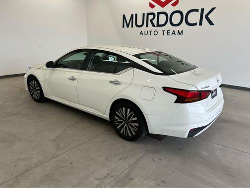 Glacier White 2025 Nissan Altima SV FWD