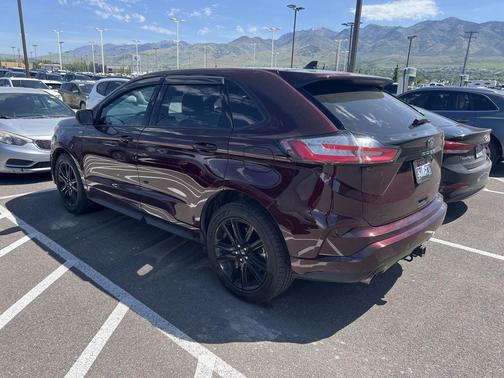 Burgundy Velvet Metallic Tinted Clearcoat 2021 Ford Edge ST Line