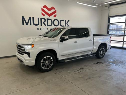 Iridescent Pearl Tricoat 2024 Chevrolet Silverado 1500 High Country