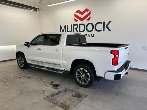 Iridescent Pearl Tricoat 2024 Chevrolet Silverado 1500 High Country