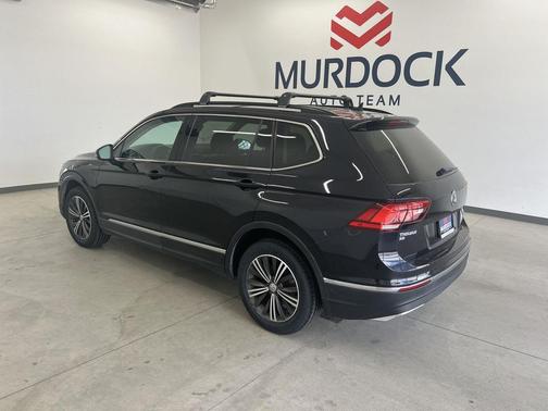 Deep Black Pearl Metallic 2018 Volkswagen Tiguan 2.0T SE