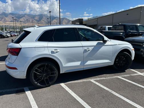 2018 Audi Q5 2.0T Premium Plus