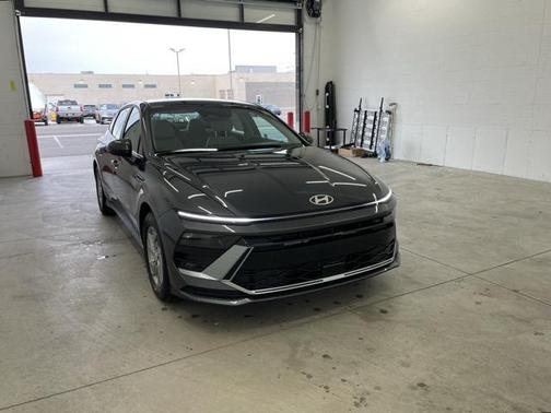 2025 Hyundai SONATA SE