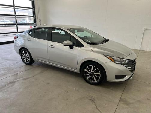 Brilliant Silver Metallic 2025 Nissan Versa 1.6 SV