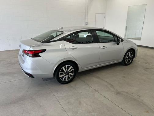 Brilliant Silver Metallic 2025 Nissan Versa 1.6 SV
