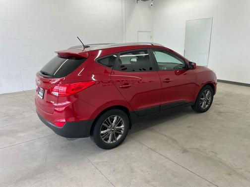 Garnet Red 2014 Hyundai TUCSON SE