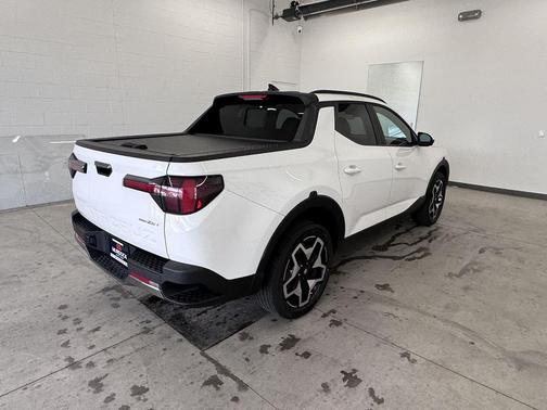 Atlas White 2024 Hyundai SANTA CRUZ Limited