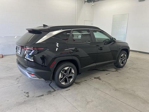 Phantom Black 2026 Hyundai TUCSON SEL Premium