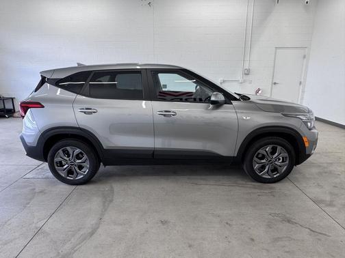 Steel Gray 2026 Kia Seltos LX