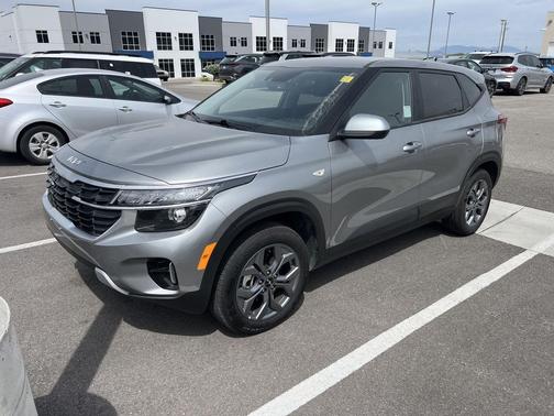 Steel Gray 2026 Kia Seltos LX