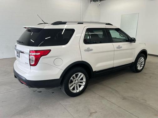 White Platinum Metallic Tri-Coat 2014 Ford Explorer XLT