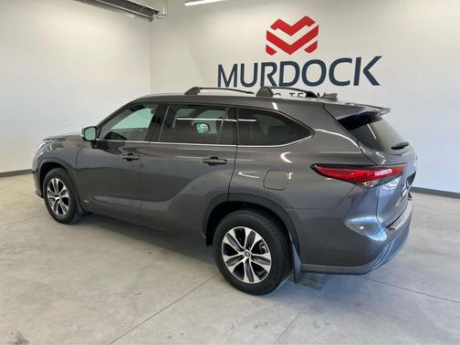 Magnetic Gray Metallic 2022 Toyota Highlander Hybrid XLE