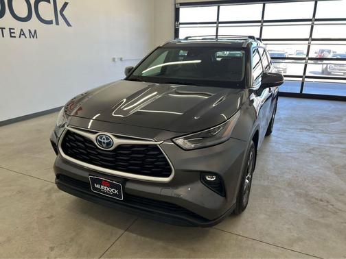 Magnetic Gray Metallic 2022 Toyota Highlander Hybrid XLE