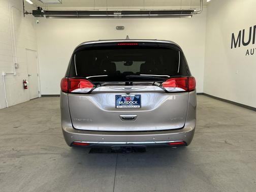Molten Silver 2017 Chrysler Pacifica Limited