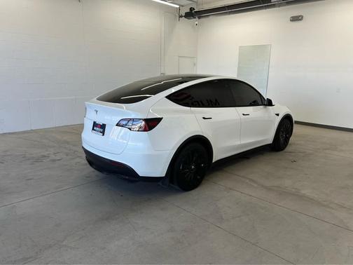2022 Tesla Model Y Long Range Dual Motor All-Wheel Drive
