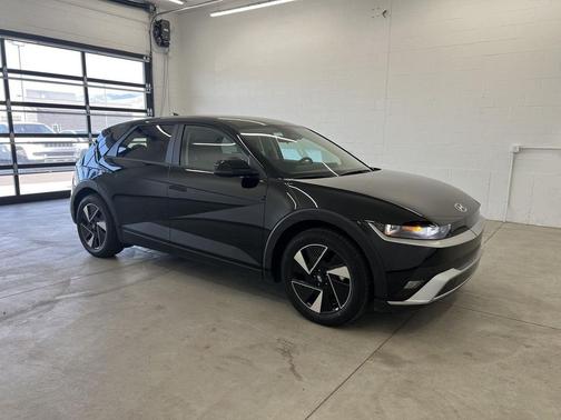 Abyss Black 2026 Hyundai IONIQ 5 SE