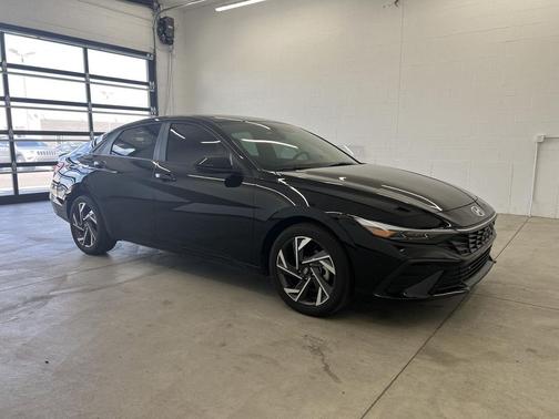 Abyss Black 2025 Hyundai ELANTRA Sport