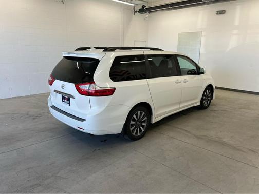 2018 Toyota Sienna XLE Premium