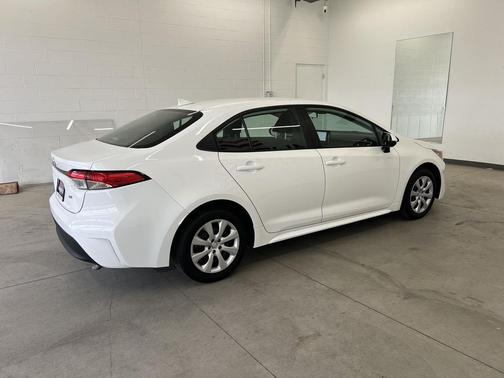 Ice Cap 2025 Toyota Corolla LE