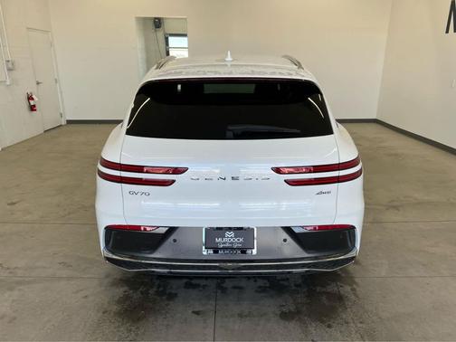 Uyuni White 2026 Genesis GV70 2.5T