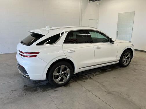 Uyuni White 2026 Genesis GV70 2.5T