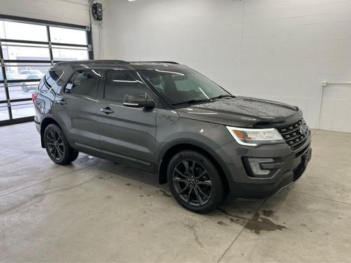 Magnetic Metallic 2017 Ford Explorer XLT