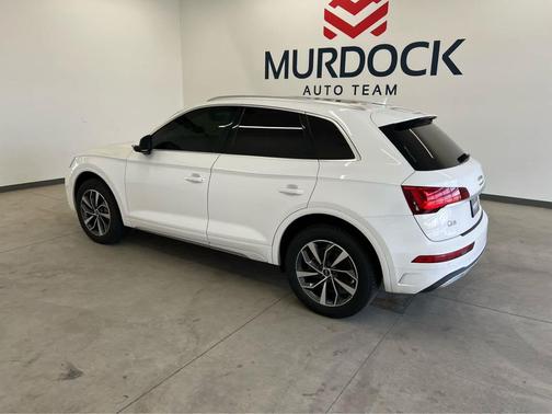 Glacier White Metallic 2021 Audi Q5 45 Premium Plus